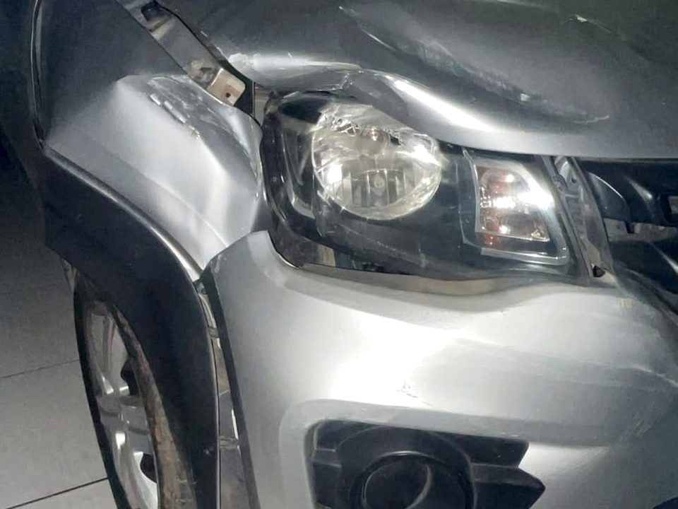 Renault Kwid antes do reparo, com a frente batida