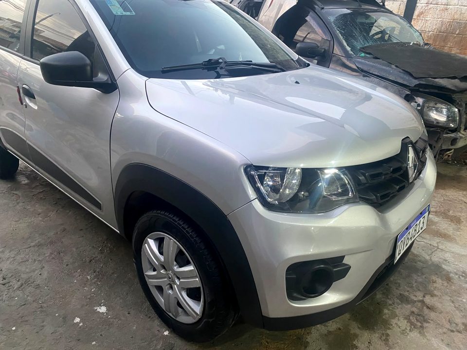 Renault Kwid depois da funilaria e pintura na MKar Premium