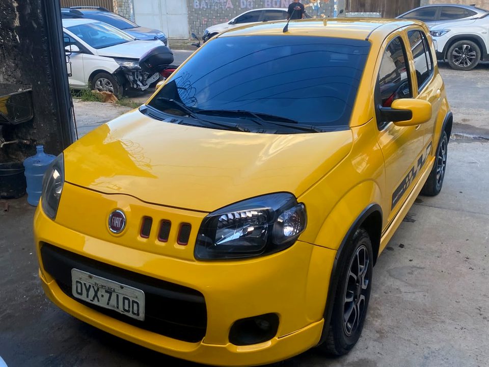Fiat Uno Sporting depois da funilaria e pintura na MKar Premium